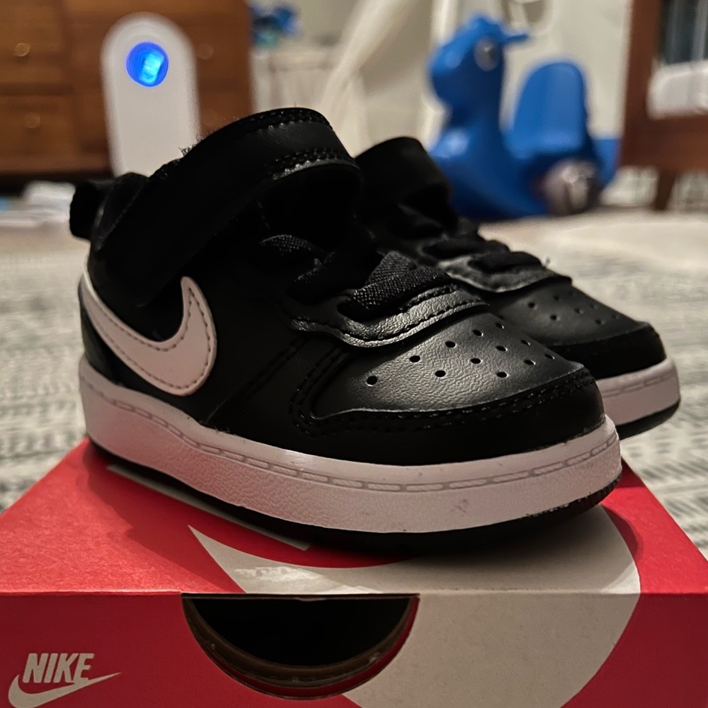 Nike Court Borough Low 2